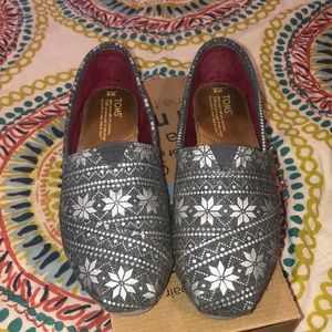 Toms - Silver Snowflake Classics. Size 9.